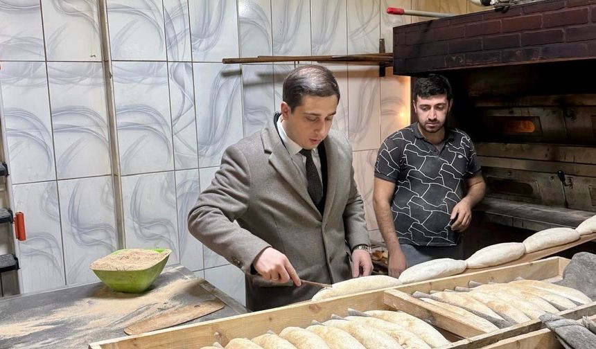 Kaymakam Başar fırında ekmek pişirip, çay ocağında kahve hazırladı