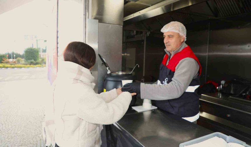 Ordu'da üniversite öğrencilerine sıcak çorba ikramı