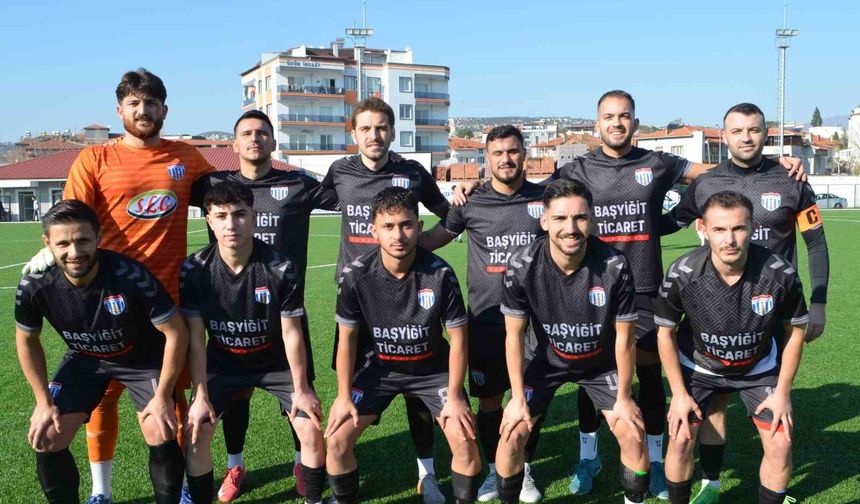 Selendi Belediyespor üçte üç yaptı