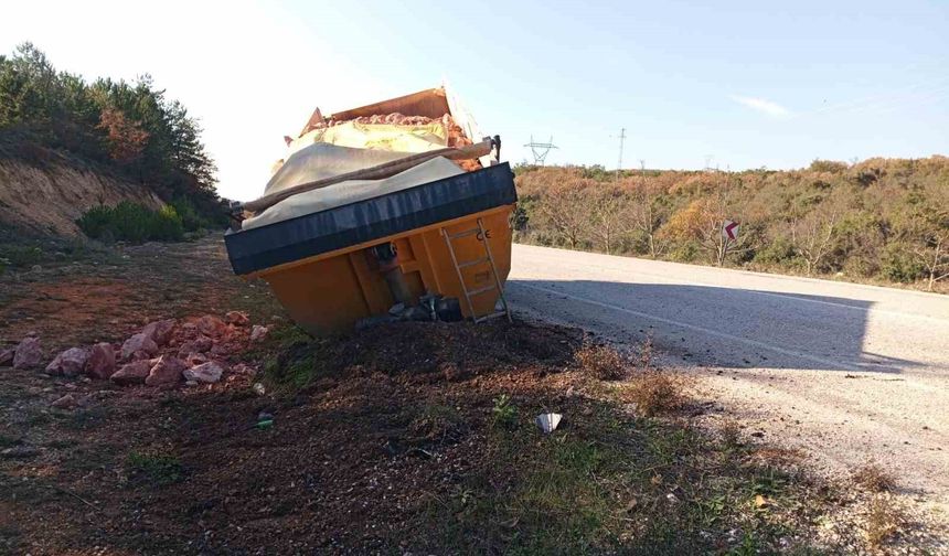 Tırın dorsesi koptu, facia ucuz atlatıldı