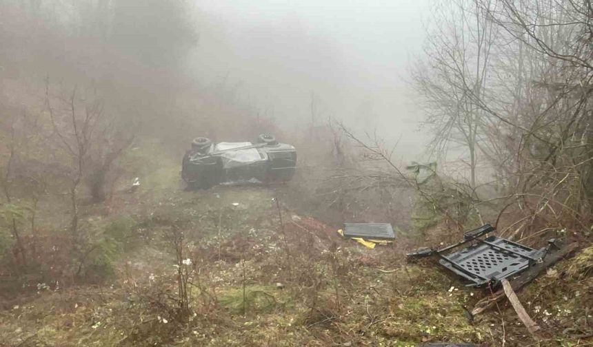 Bartın'da siste yoldan çıkan araç takla attı: 4 yaralı