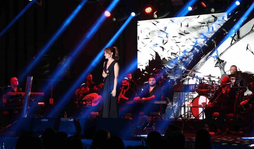 Derya Bedavacı Kapadokya'da sahne aldı