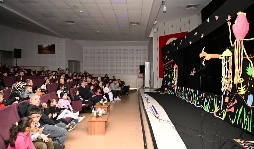 Kartepe'de çocuklar 'Çevreci Balık' oyunuyla çevre bilinci kazandı