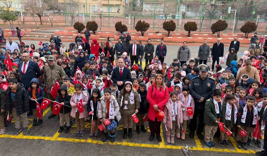 Siverek'te okullar bayrak sevgisi temasıyla açıldı