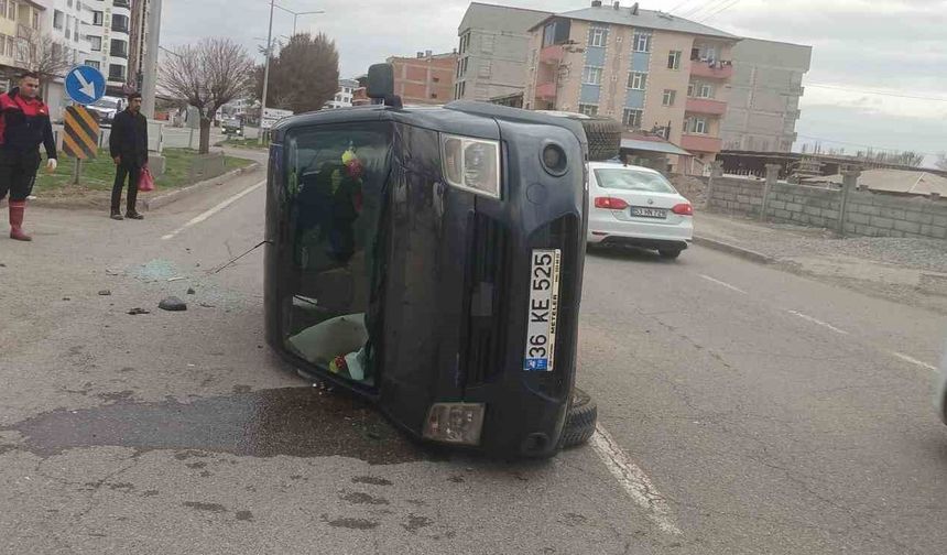 Iğdır'da iki araç çarpıştı: 2 yaralı