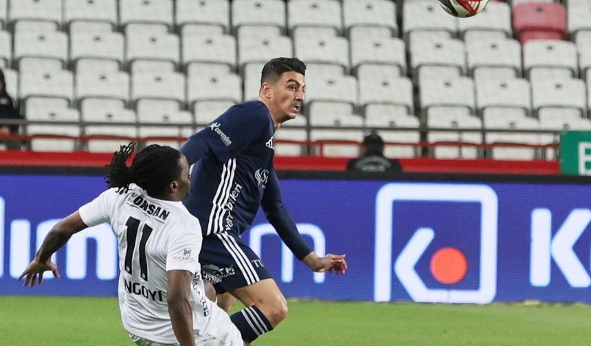 Trendyol Süper Lig: Antalyaspor: 0 - Gaziantep FK: 0 (İlk yarı)