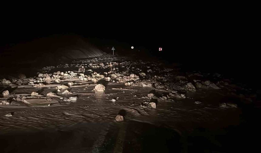 Gercüş'te heyelan: Mahsur kalan vatandaşlar kurtarıldı