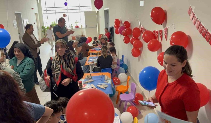 Hastanede tedavi gören çocuklara 23 Nisan sürprizi
