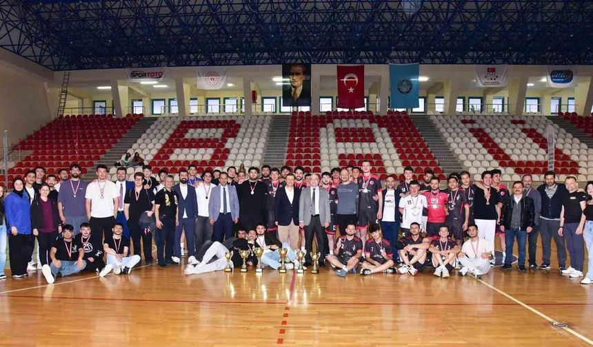 BAÜN Spor FEST 2026'da kupalar sahiplerini buldu