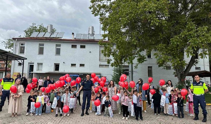 Bilecik'te köpek timlerinden öğrencilere gösteri