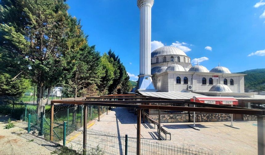 İbadethaneler bayrama hazırlanıyor