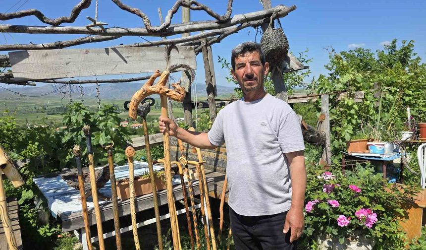 Ahşap oymacılığı sayesinde sigara ve kahvehane alışkanlığından kurtuldu
