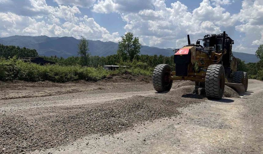 Duraklar köyünde yol çalışmaları sürüyor