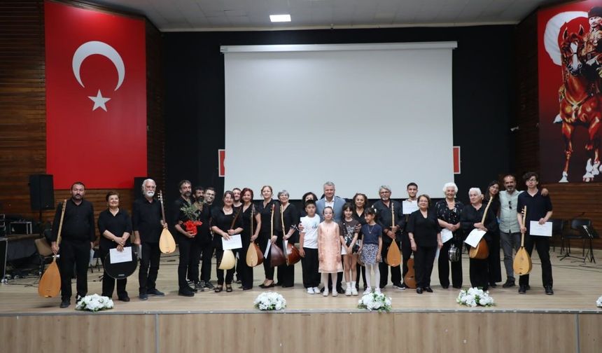 Edremit Belediyesi kursiyerlerinden müzik ziyafeti