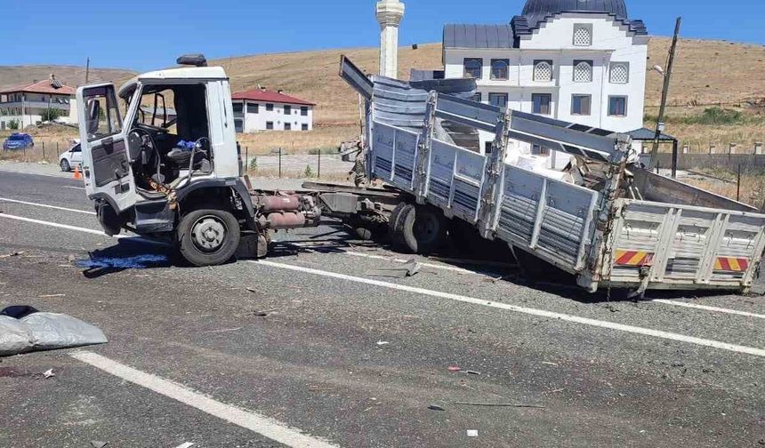 Elazığ'da kamyonlar çarpıştı: 1 yaralı