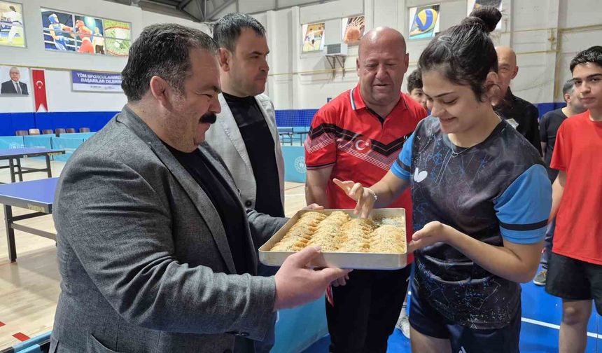 Gözel'den Sivas'taki milli sporculara moral ziyareti