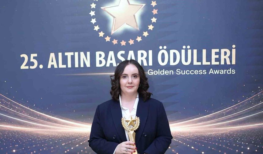 İHA muhabiri Zöhre Alagöz'e 'Yılın En İyi Savunma Muhabiri' ödülü verildi