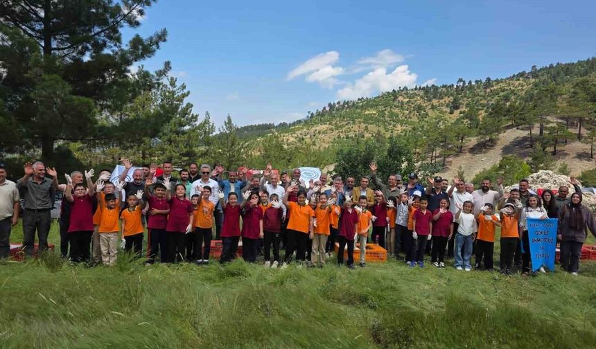 Pozantı'da doğaya 300 kınalı keklik salındı