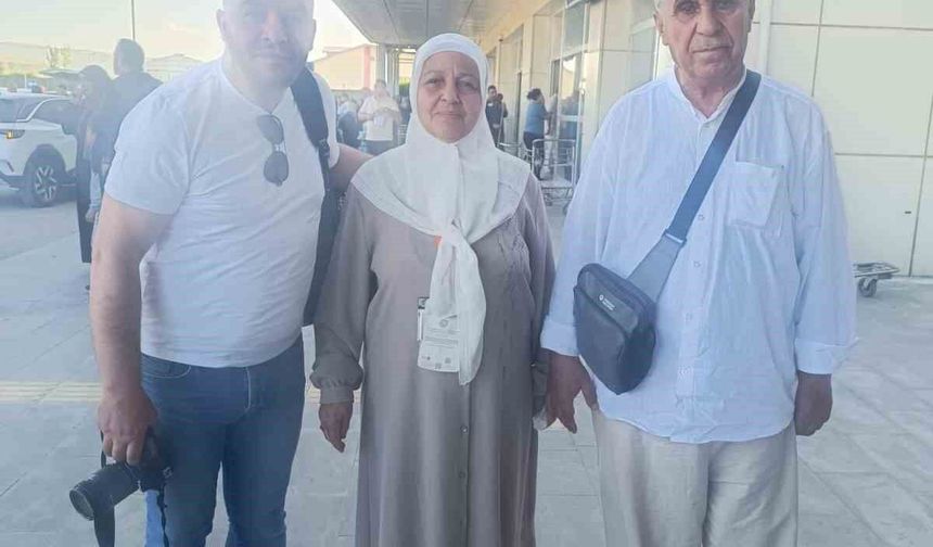 Van'dan kutsal topraklara uzanan yolculuk sona erdi: İlk hac kafilesi dualarla karşılandı