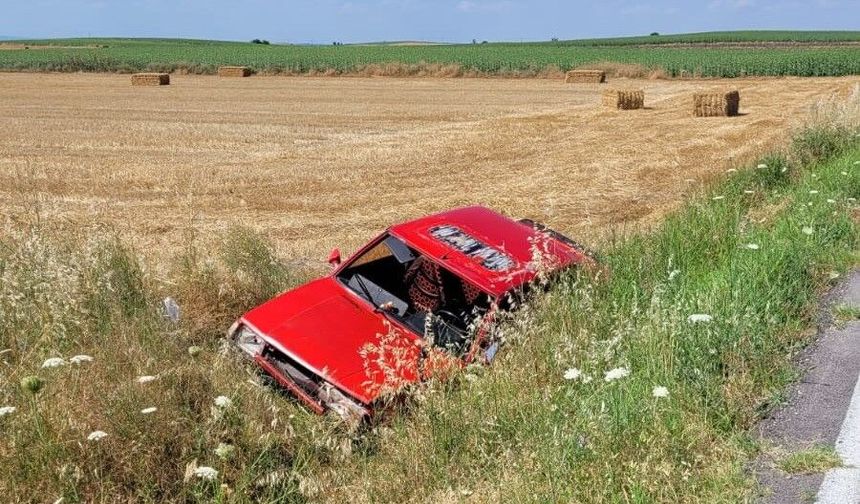 Şarampole uçan otomobilin sürücüsü yaralandı