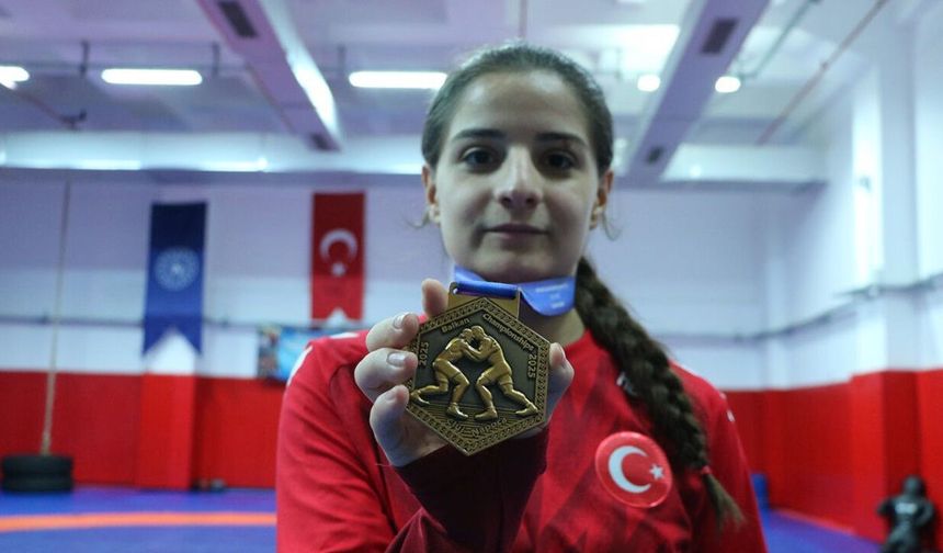 Yozgatlı Güreşçi Elif Sude Elmalı Avrupa'da Mindere Çıkıyor