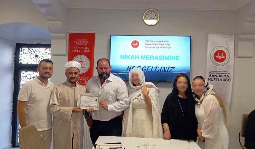Bandırma'da Müslüman olan yabancı uyruklu vatandaş için nikah merasimi düzenlendi