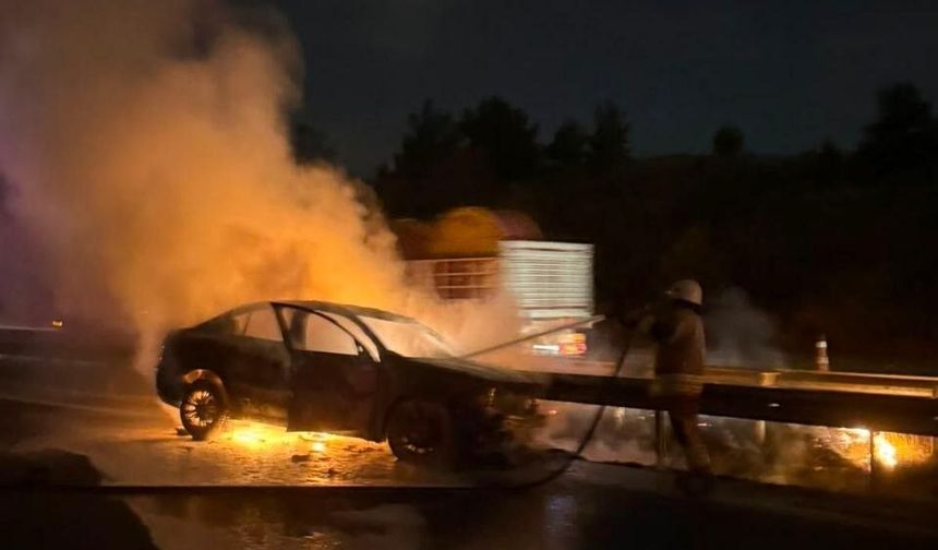 Belen'de yanan otomobil kullanılmaz hale geldi