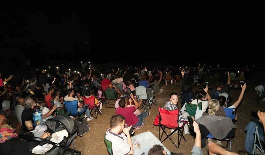 Binlerce kişi Perseid meteor yağmurunu izlemek için Yenişehir'e akın etti