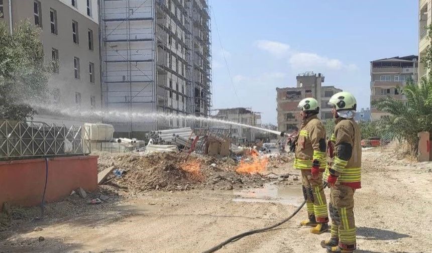 Defne'de doğalgaz borusunda yaşanan sızıntıdan alevler yükseldi