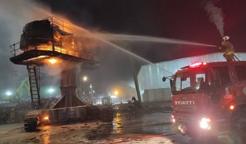 İskenderun'da vinç alevlere teslim oldu
