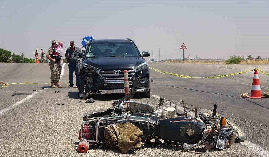 Kilis'te otomobil ile çarpışan motosikletin sürücüsü hayatını kaybetti