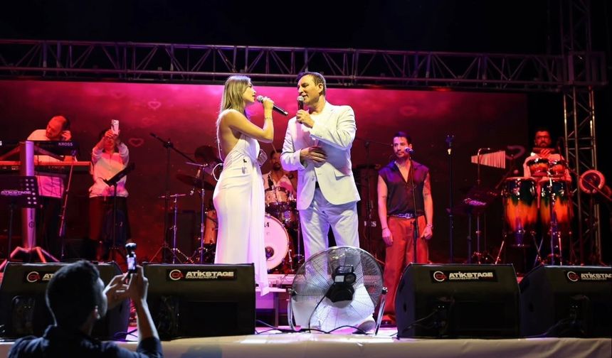 Tavas'ta Zeybek, Kültür ve Sanat Festivali'nde Rafet El Roman rüzgarı esti