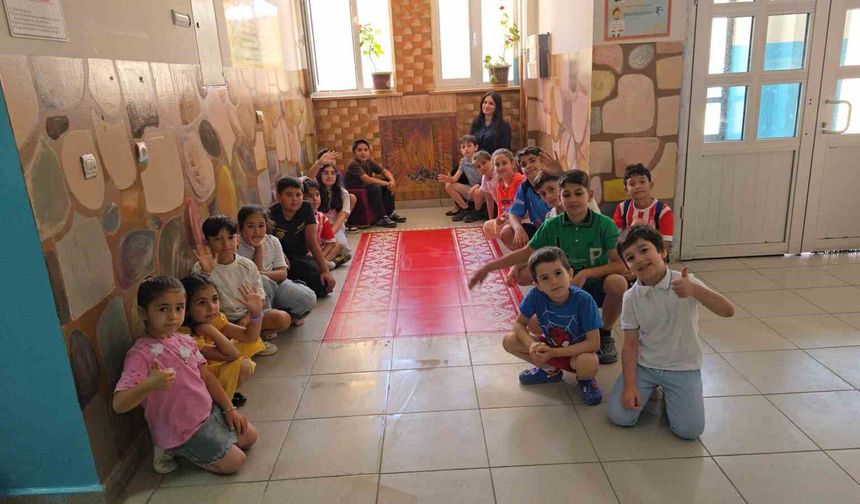 Yaz tatilinde ellerine tablet değil tuval ve fırça aldılar