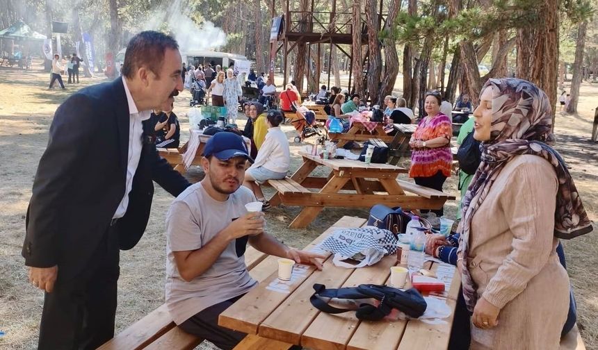 Ankara'da 'Engelsiz Yaşam Pikniği'nde engelli vatandaşlar bir araya geldi