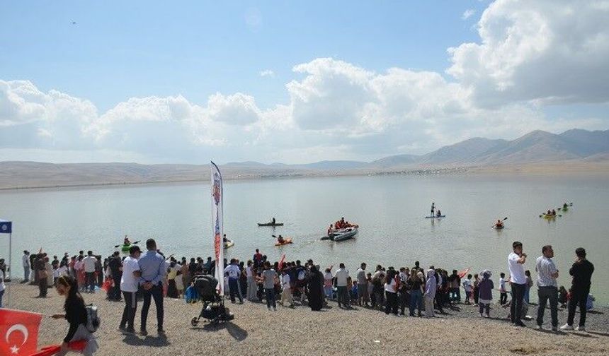 Bulanık'ta 'Su Sporları ve Plaj Oyunları Şenliği' düzenlendi