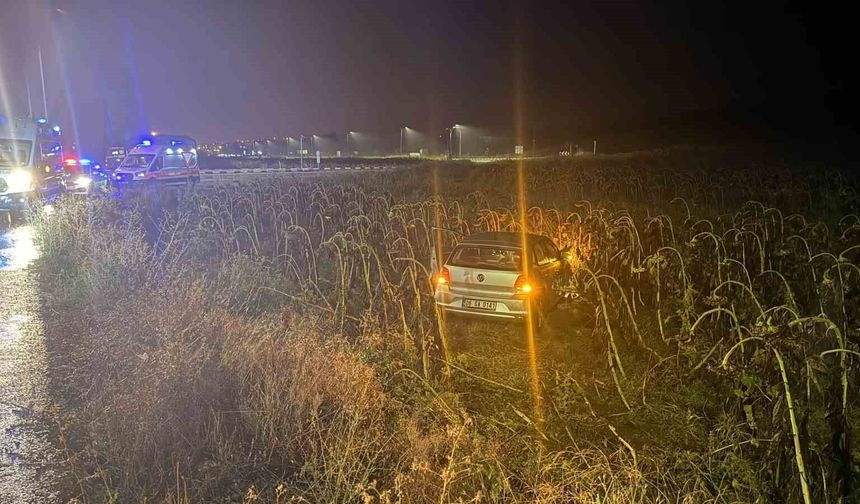 Çorum'da otomobil tarlaya uçtu: 2 yaralı
