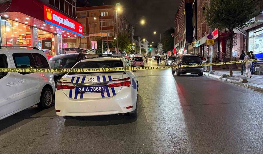 Esenler'de polisin üzerine yürüyen eli bıçaklı şahıs etkisiz hale getirildi
