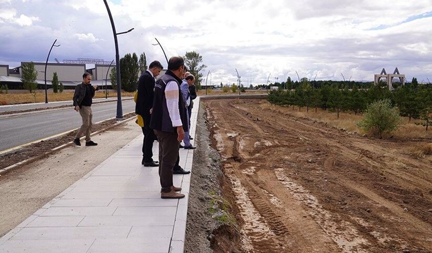 Kampüs yerleşkesindeki çalışmalar Rektör Çakmak tarafından incelendi
