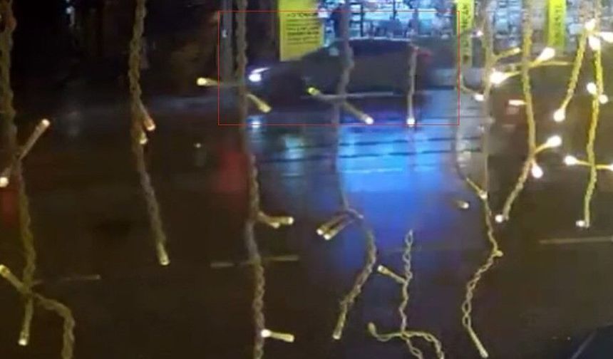 Kontrolden çıkan SUV araç çöp konteynerine ve elektrik panosuna çarptı
