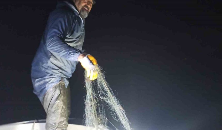 Kovada Gölü'nde kaçak avcılık yapılan 600 metre uzatma ağına el konuldu
