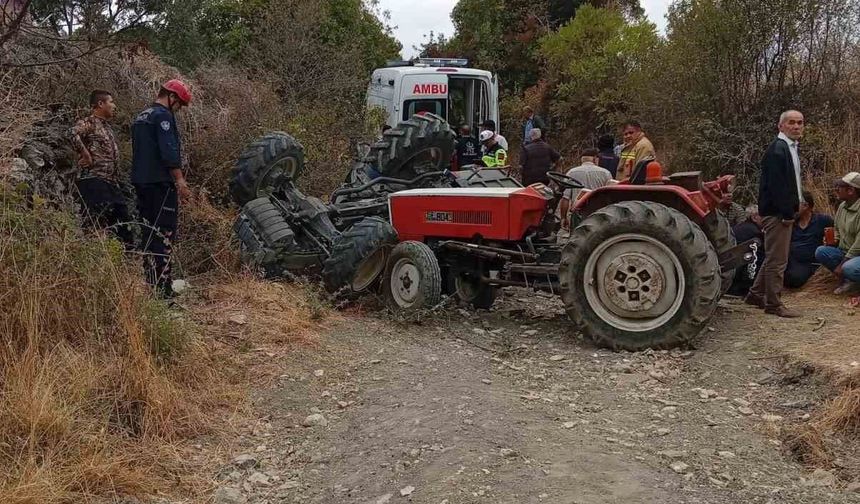 Manisa'da traktör devrildi: 2 ölü, 3 yaralı
