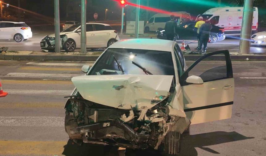 Aksaray'da 4 araçlı zincirleme kaza: 3 yaralı