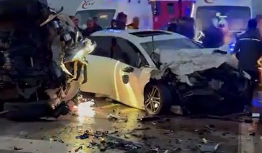 Aksaray'da iki otomobil çarpıştı: 2 ağır yaralı