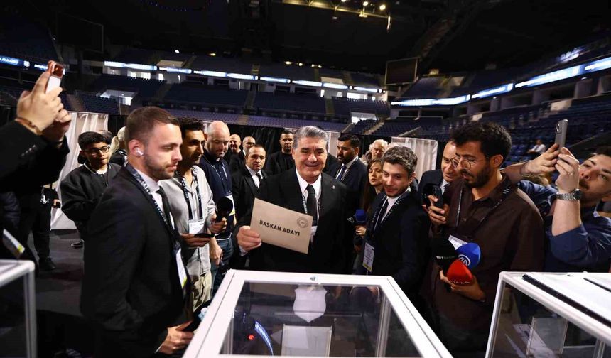 Başkan Serdal Adalı, oyunu kullandı
