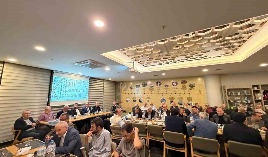 Bursa'da dünya ve Türkiye ekonomisi ele alındı