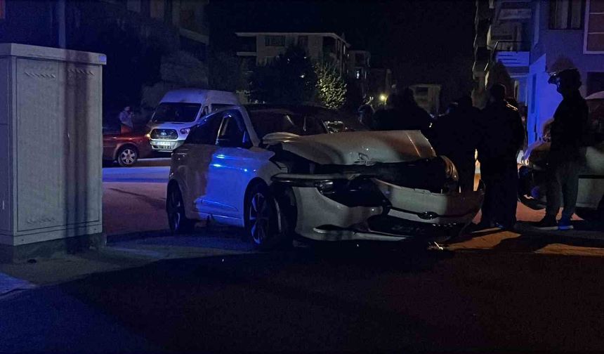 Çorum'da iki otomobil çarpıştı: 4 yaralı