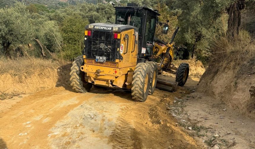 Efeler'de hasar gören tarım arazi yolları açılıyor