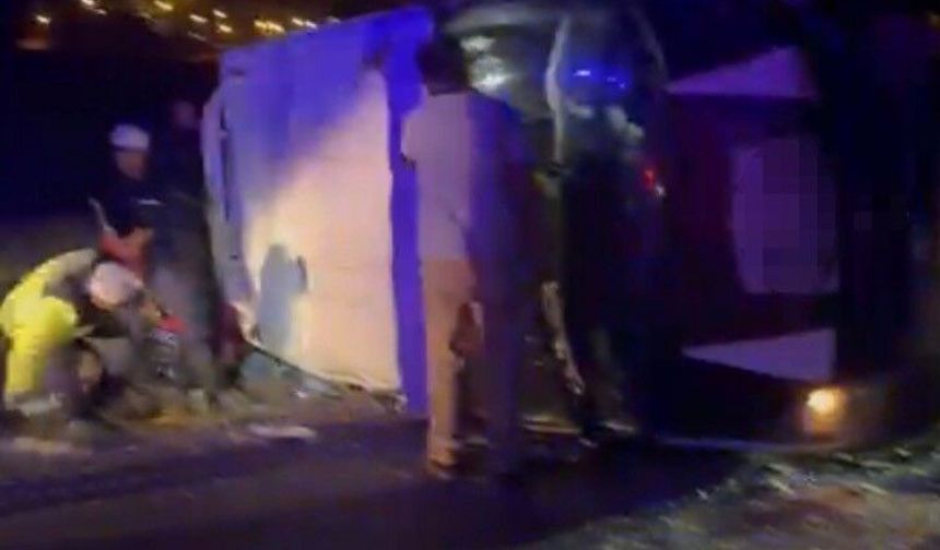 Gaziantep'te tarım işçilerini taşıyan minibüs otomobille çarpıştı: 1 ölü, 7 yaralı