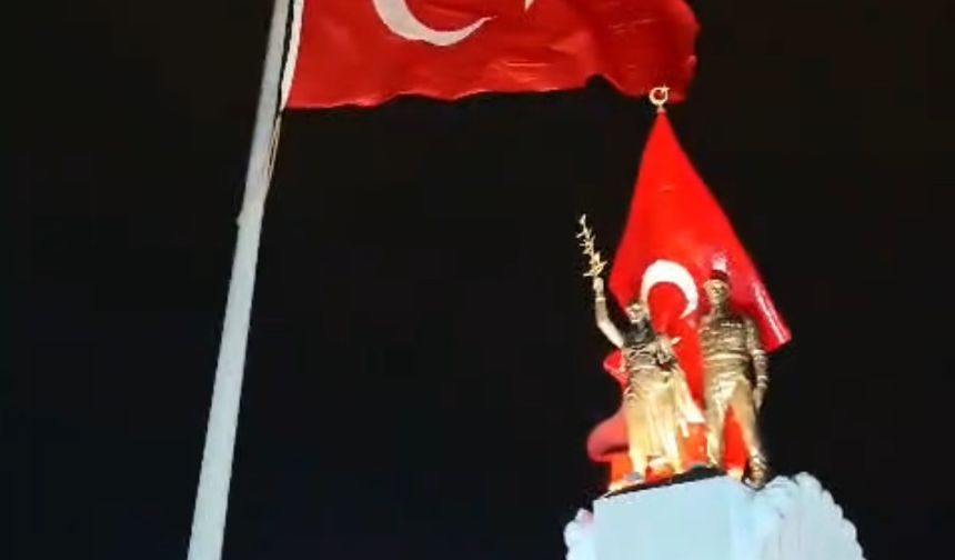 Hatay'da bayraklar fırtına nedeniyle geçici olarak indirildi