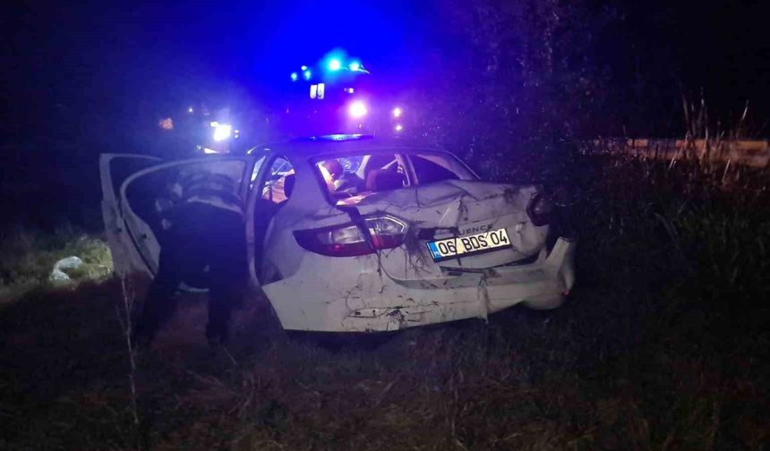 Kontrolden çıkan otomobil araziye uçtu; 4 yaralı
